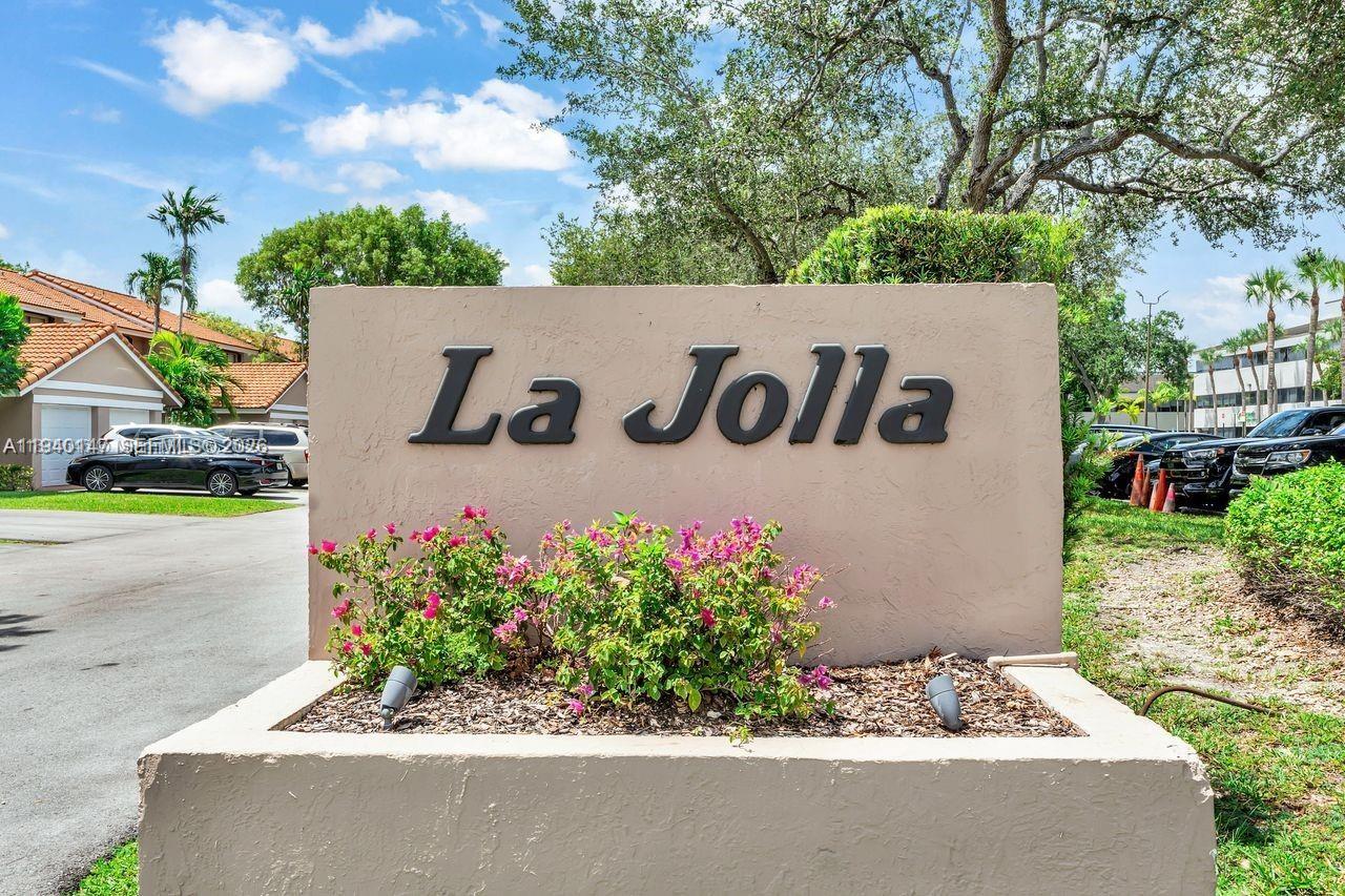 TOWNHOMES OF LA JOLLA - Residential