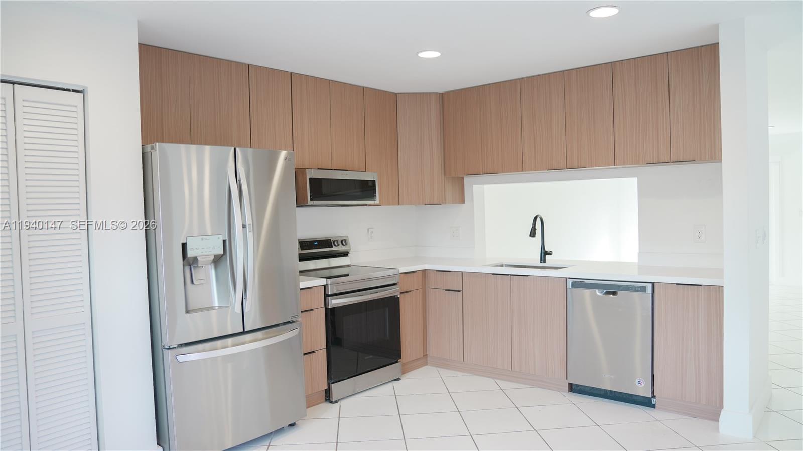 TOWNHOMES OF LA JOLLA - Residential