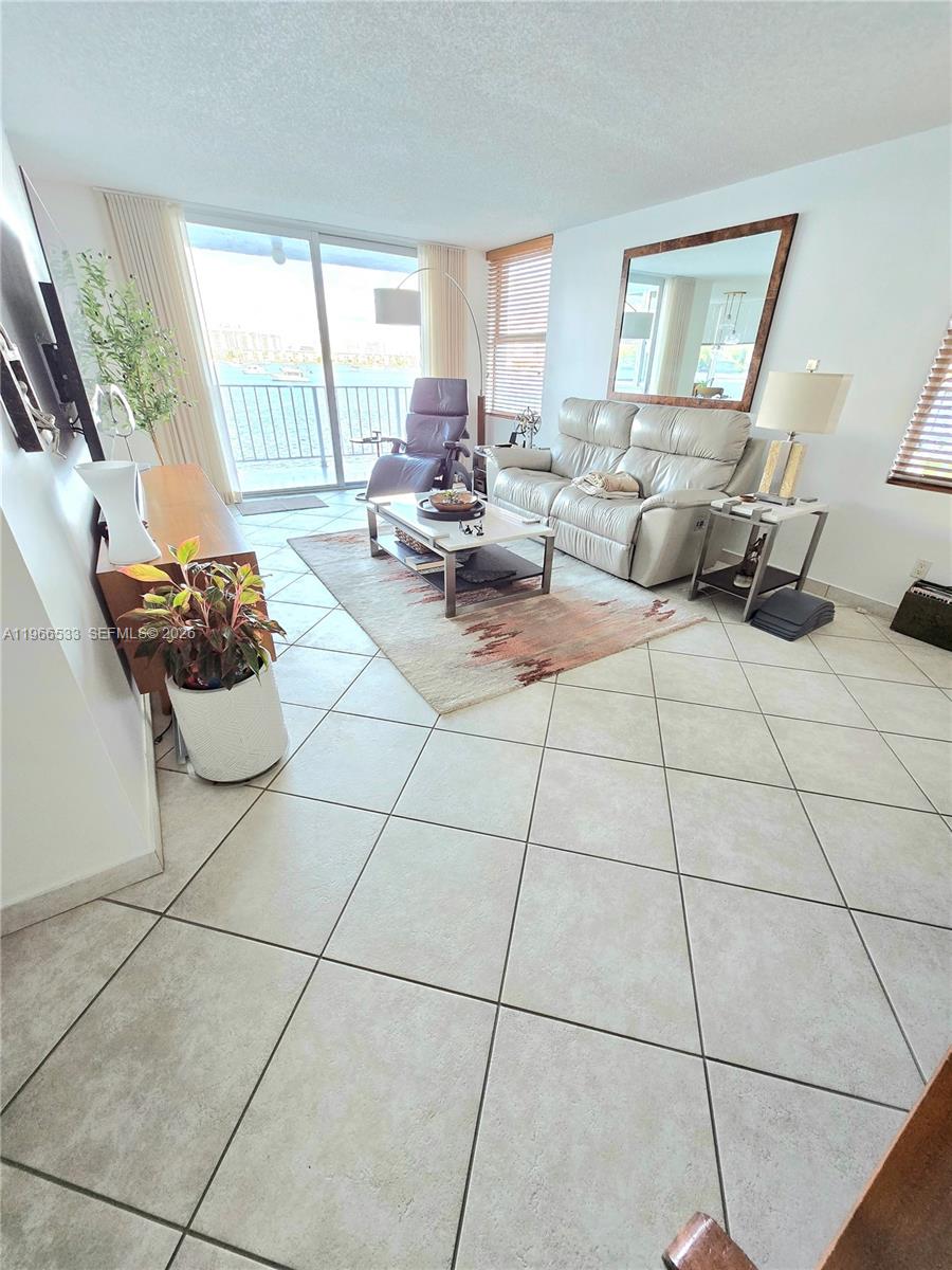 16546 NE 26th Ave 2B