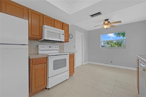 Single Family Residence in Margate FL 1698 67th Ave Ave 14.jpg