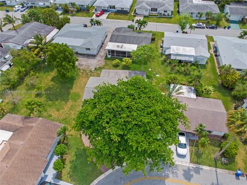 Single Family Residence in Margate FL 1698 67th Ave Ave 42.jpg