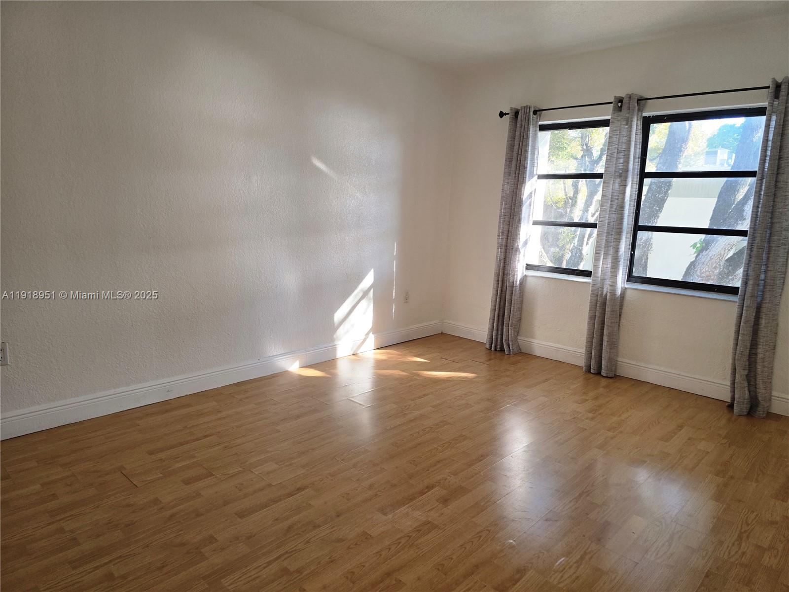 VENETIAN PALMS CONDO - Residential Lease