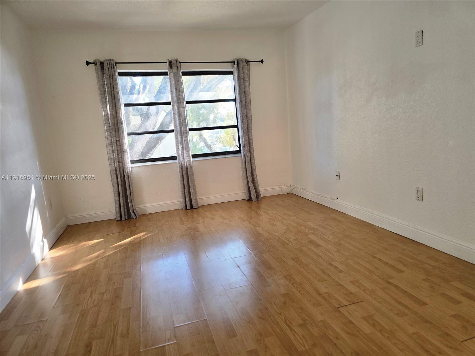 VENETIAN PALMS CONDO - Residential Lease