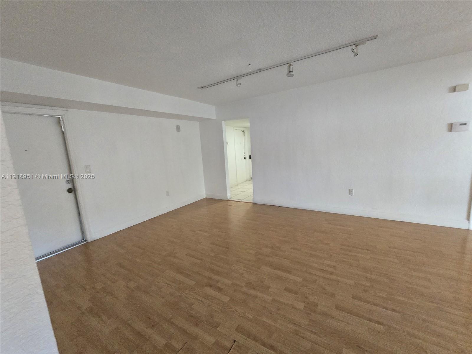 VENETIAN PALMS CONDO - Residential Lease