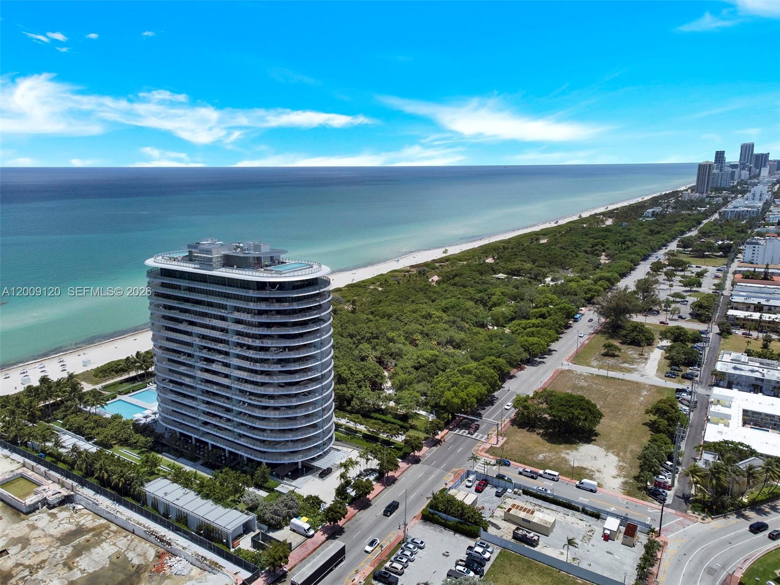 8701 Collins Ave 304