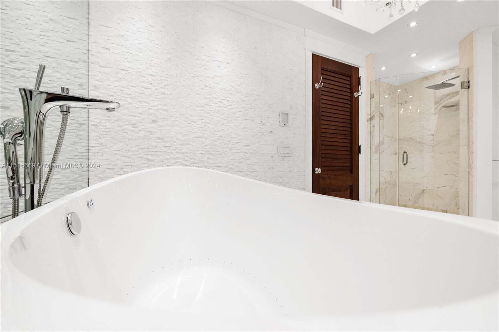 CONTINUUM ON SOUTH BEACH - Residential