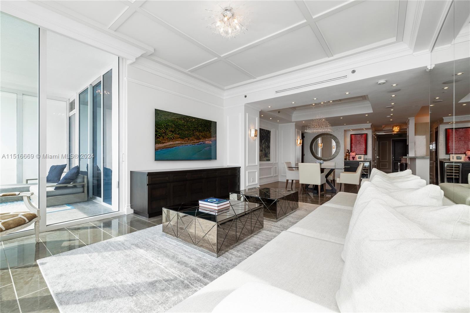 CONTINUUM ON SOUTH BEACH - Residential