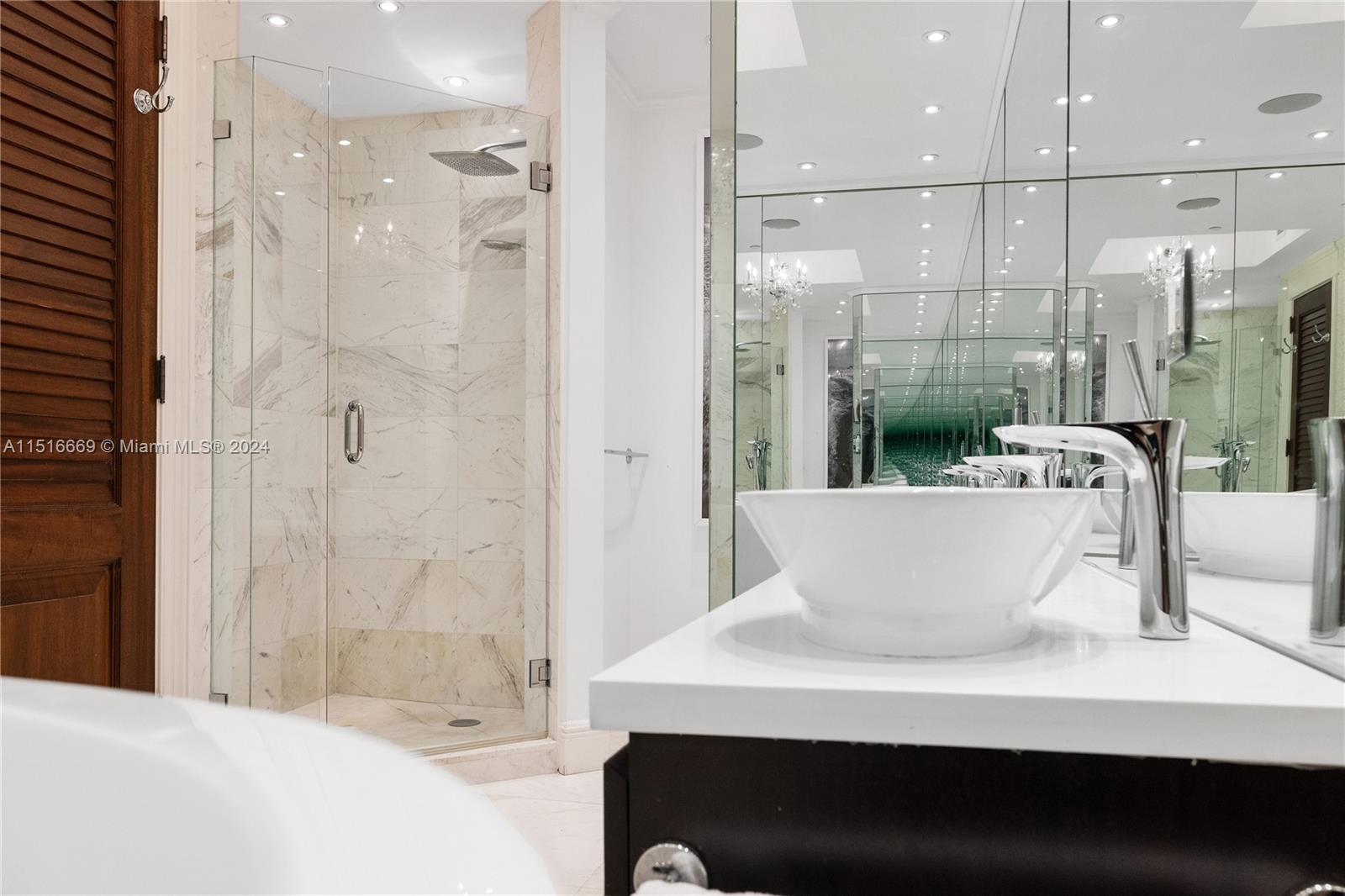 CONTINUUM ON SOUTH BEACH - Residential