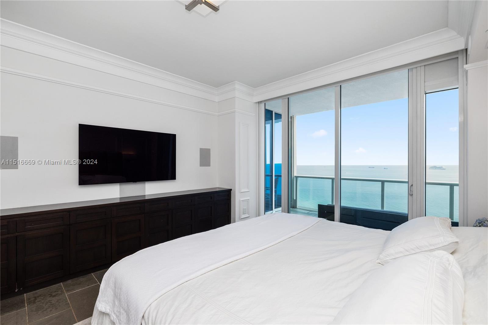 CONTINUUM ON SOUTH BEACH - Residential