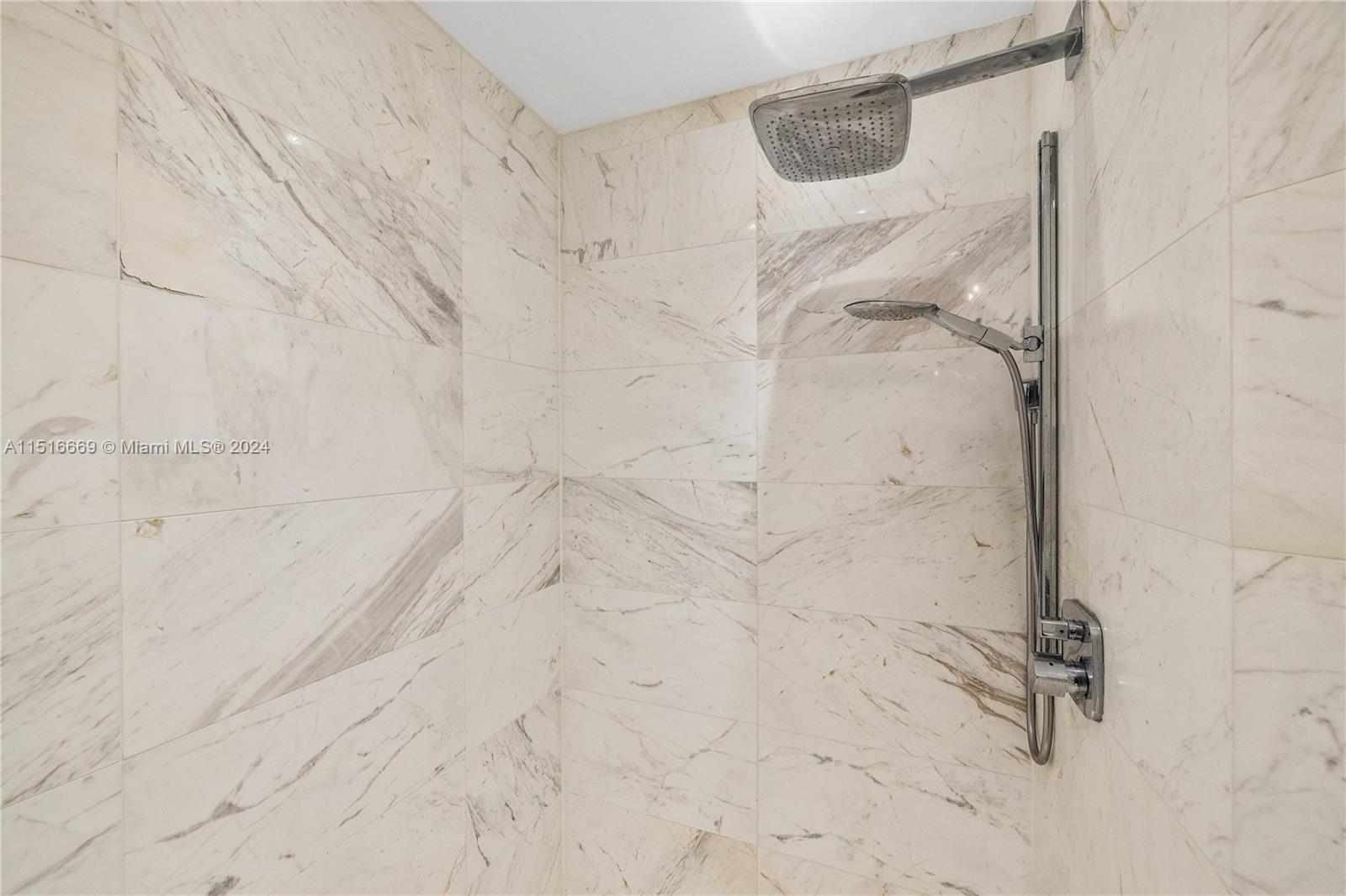 CONTINUUM ON SOUTH BEACH - Residential