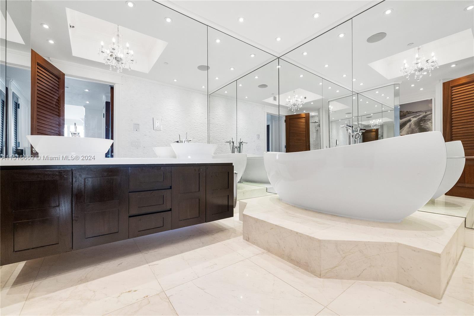 CONTINUUM ON SOUTH BEACH - Residential