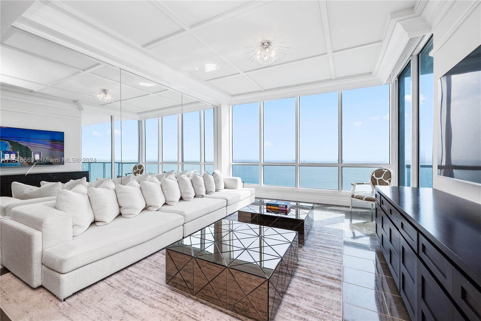 CONTINUUM ON SOUTH BEACH - Residential