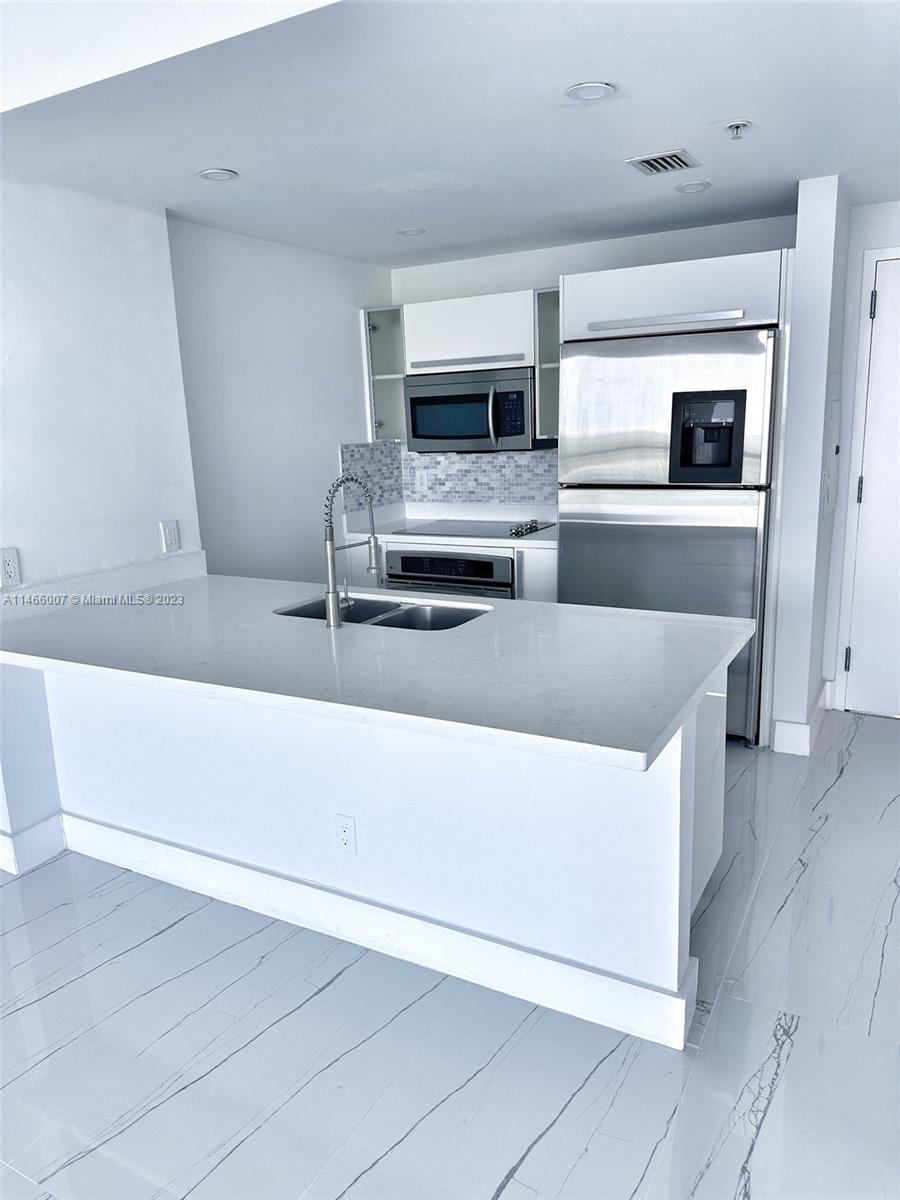 BLUE CONDO - Residential Lease