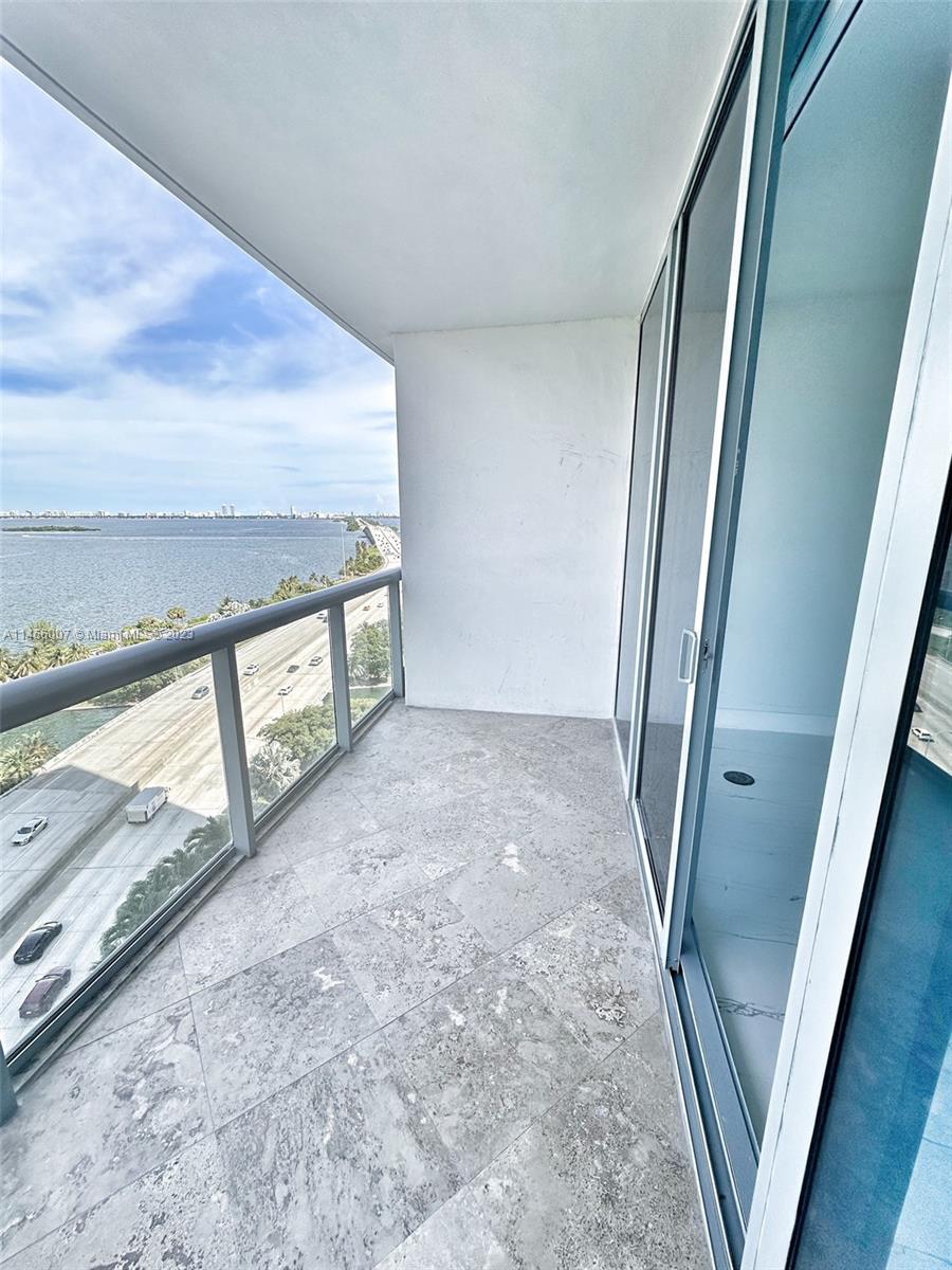 BLUE CONDO - Residential Lease