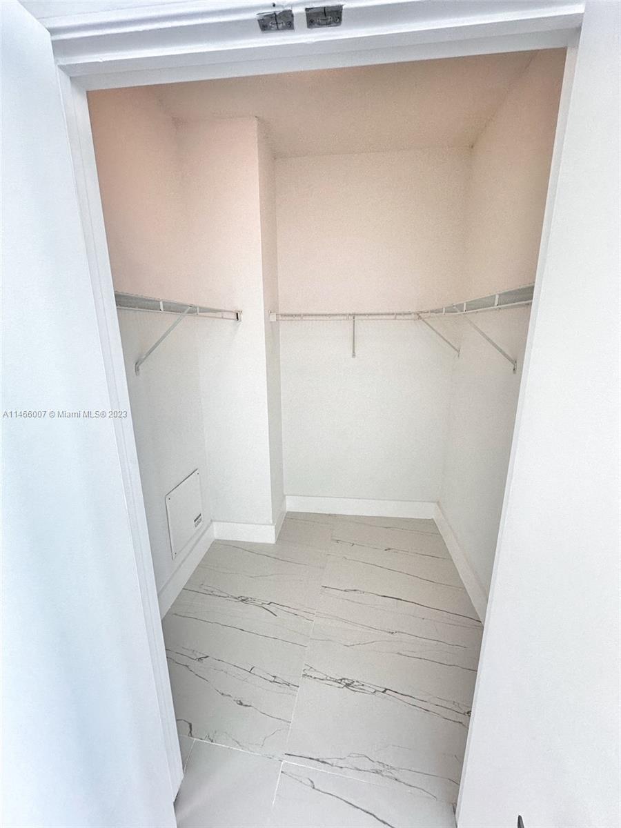 BLUE CONDO - Residential Lease