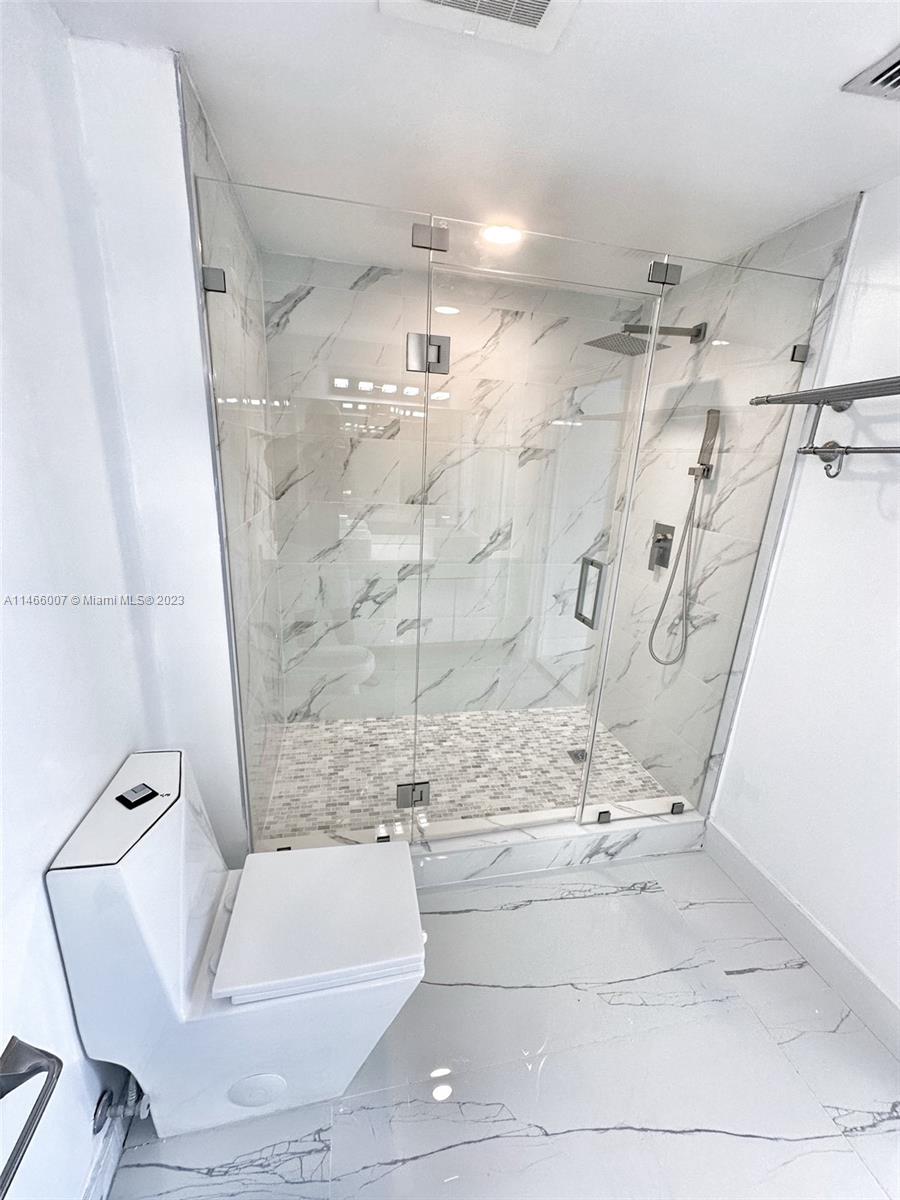 BLUE CONDO - Residential Lease