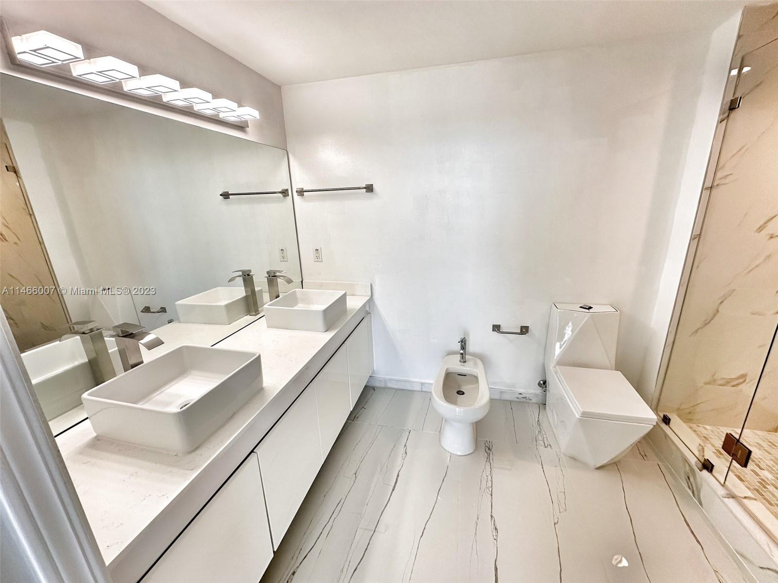 BLUE CONDO - Residential Lease