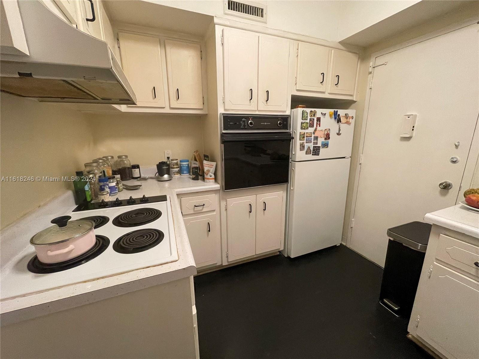 ALEXANDER TOWERS CONDO - Residential