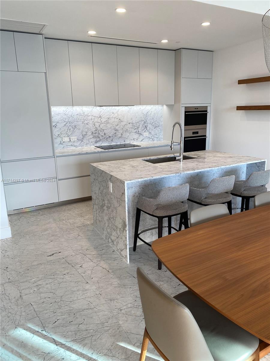 5775 Collins Ave 1105