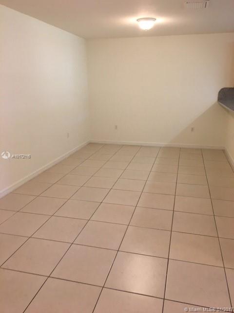 THE COURTS AT BAYSHORE I - Residential Lease