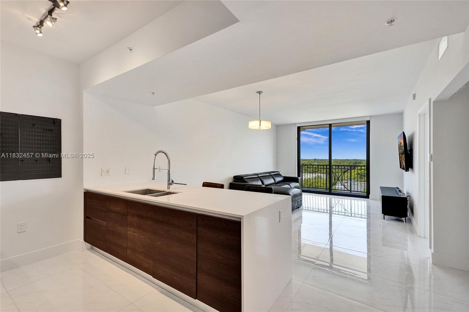 301 Altara Ave 729