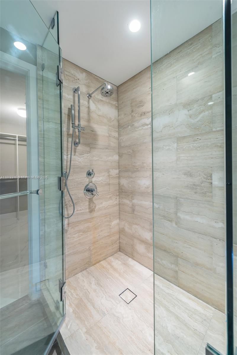 BISCAYNE BEACH CONDO - Residential Lease
