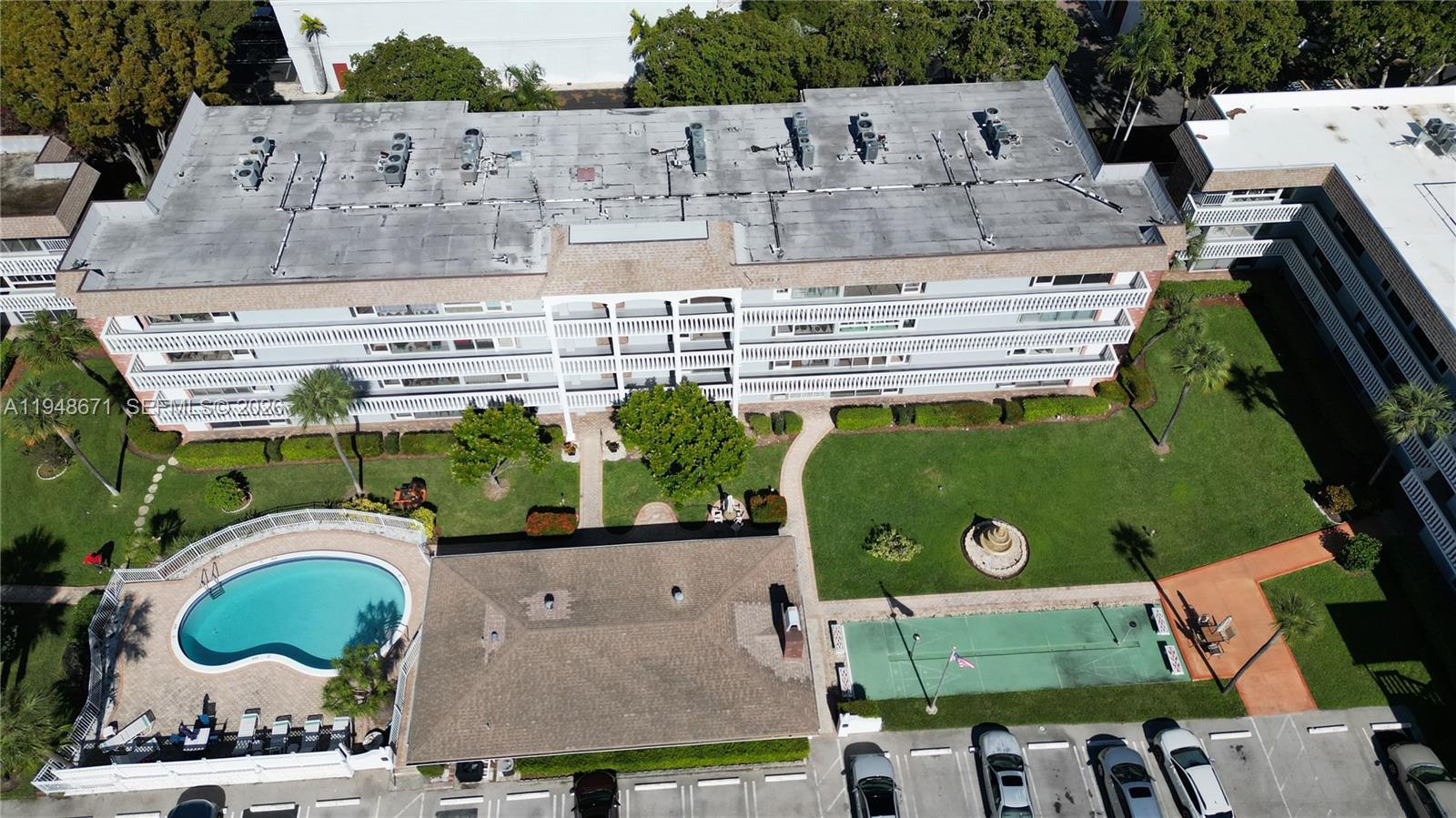 NORTH HAMPTON COURT CONDO - Residential