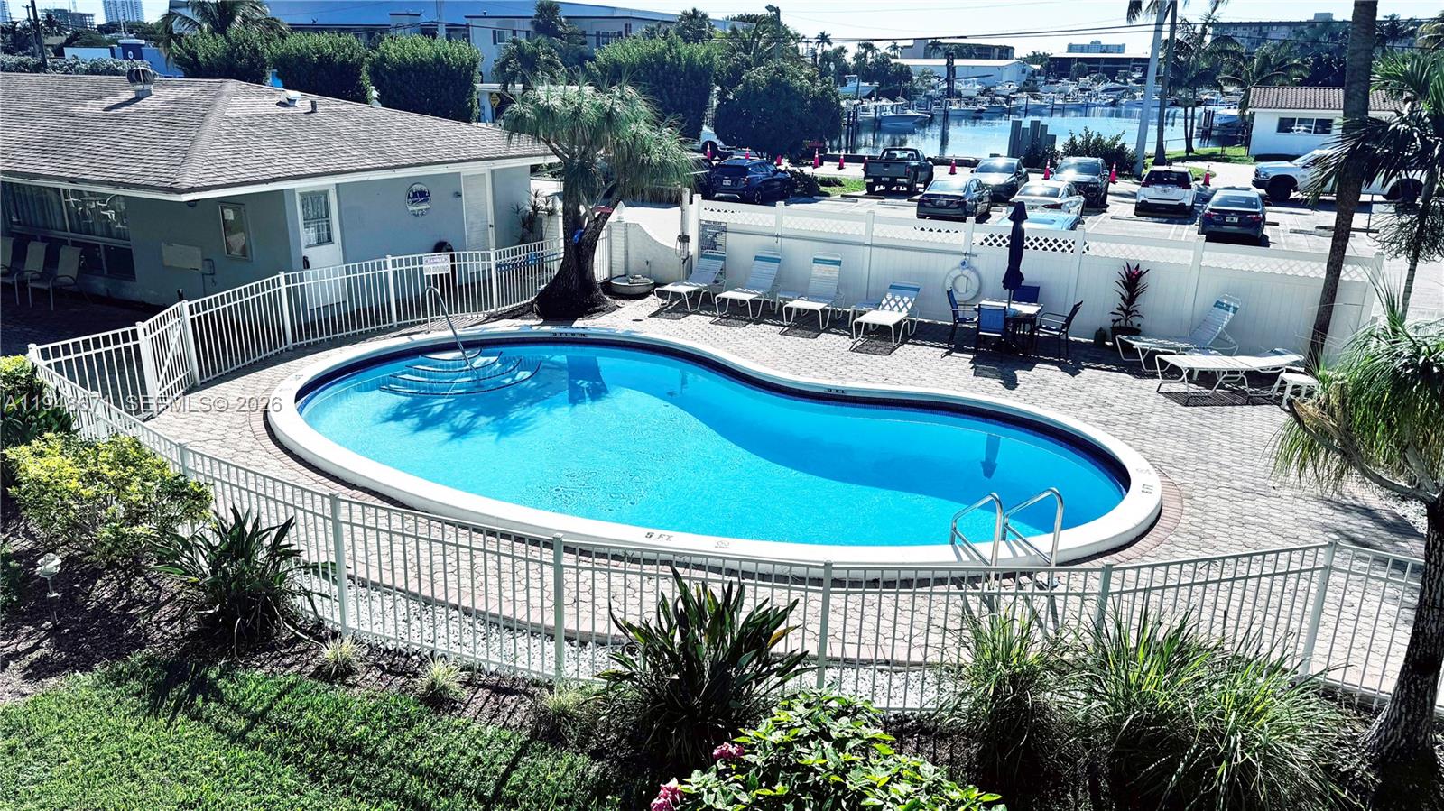 NORTH HAMPTON COURT CONDO - Residential