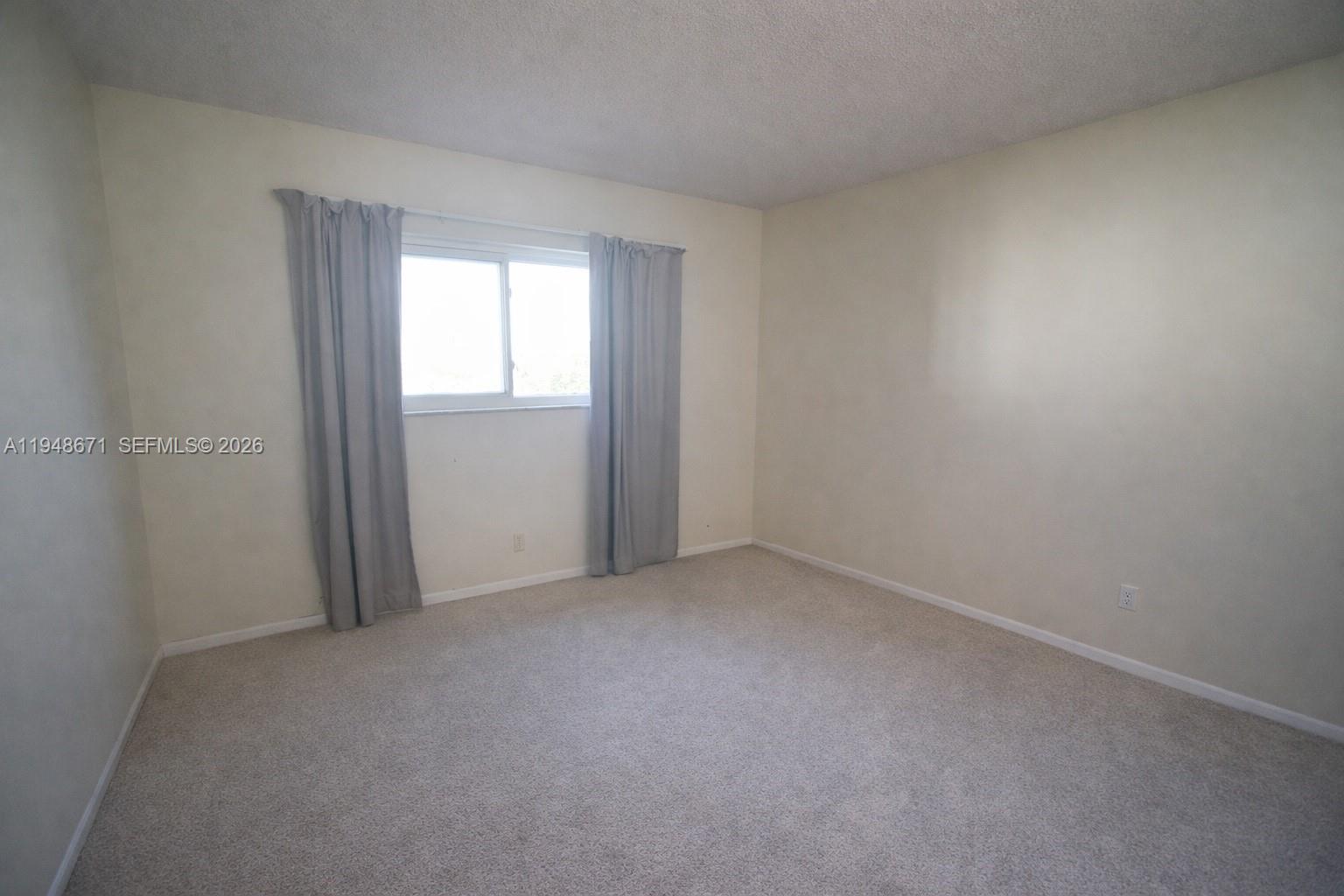 NORTH HAMPTON COURT CONDO - Residential