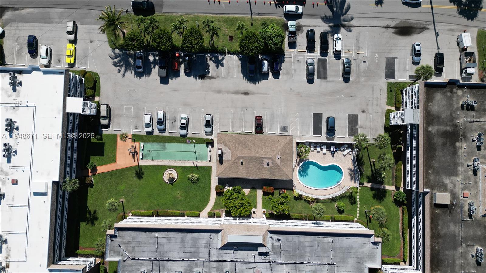 NORTH HAMPTON COURT CONDO - Residential