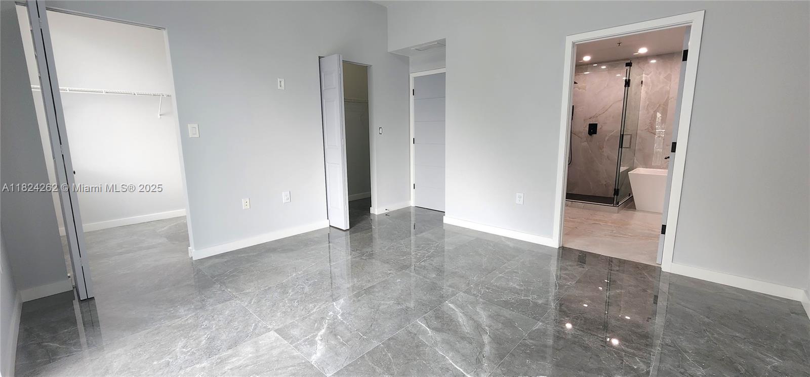2146 Van Buren St 403