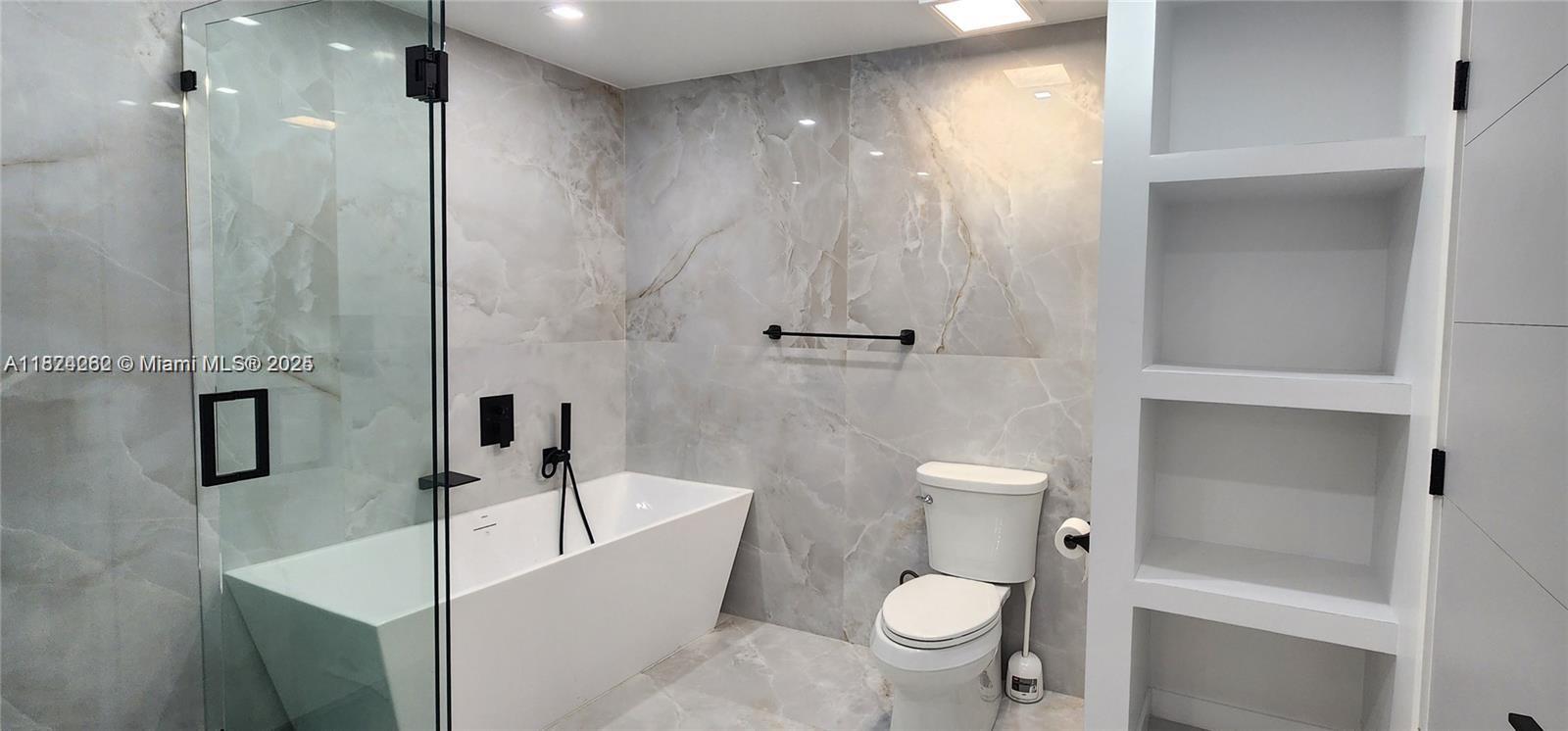 2146 Van Buren St 403