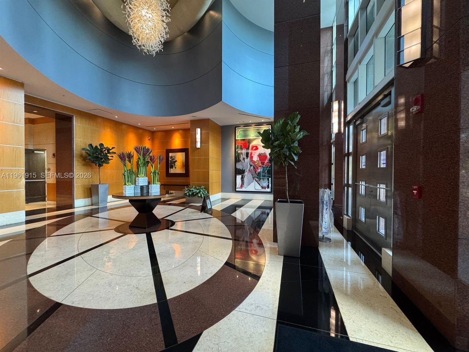 VIZCAYNE SOUTH CONDO - Residential