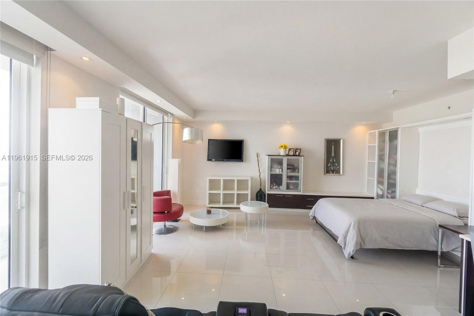 VIZCAYNE SOUTH CONDO - Residential