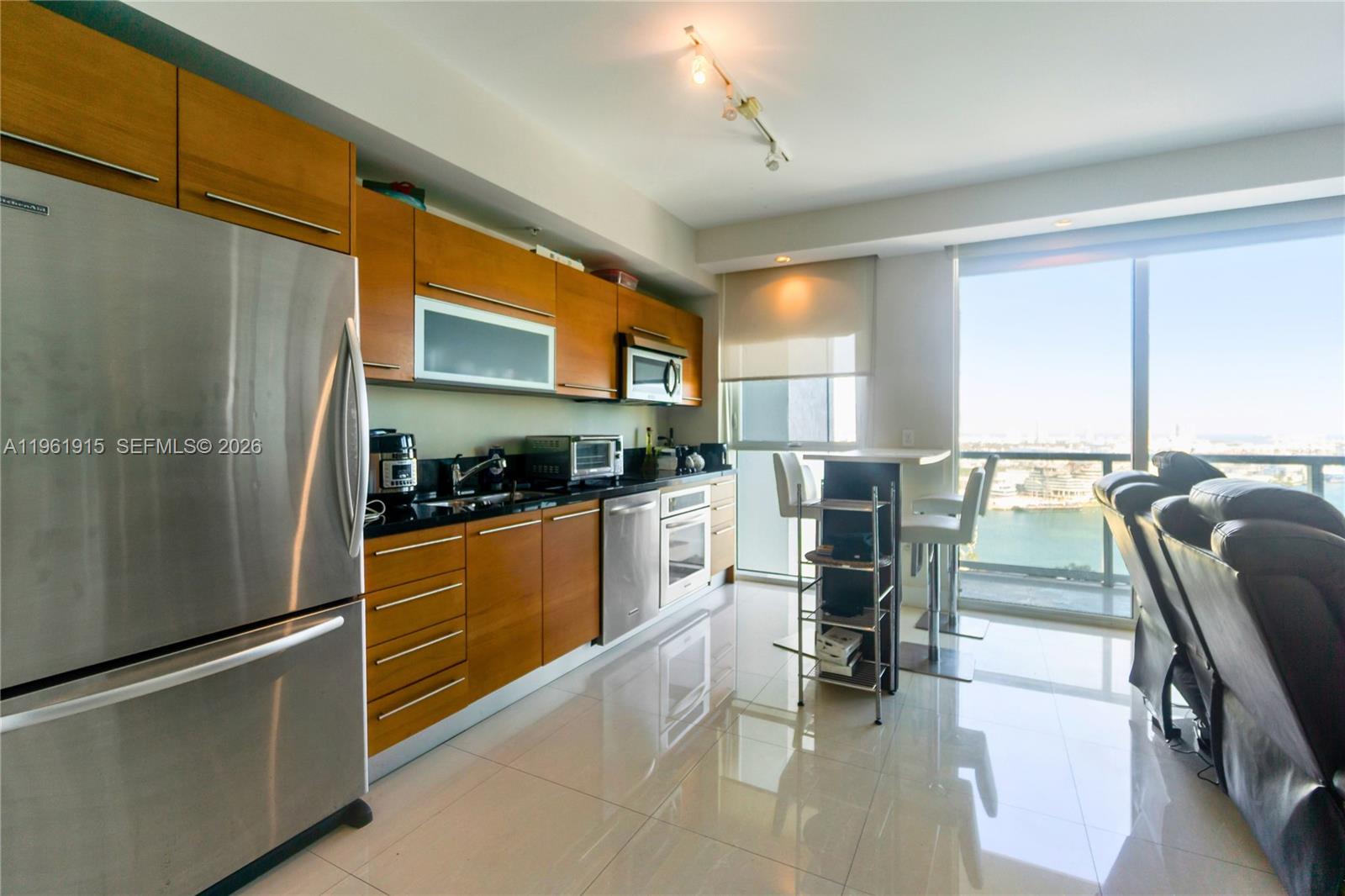 VIZCAYNE SOUTH CONDO - Residential