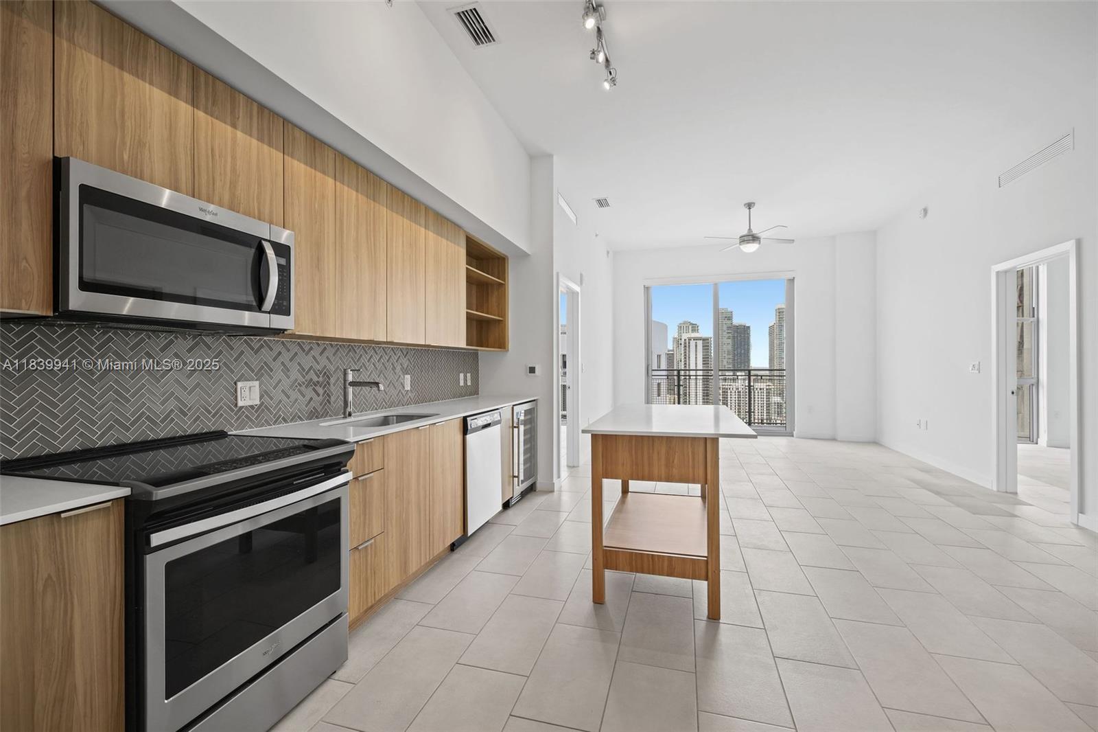 2150 N Bayshore Dr 2705