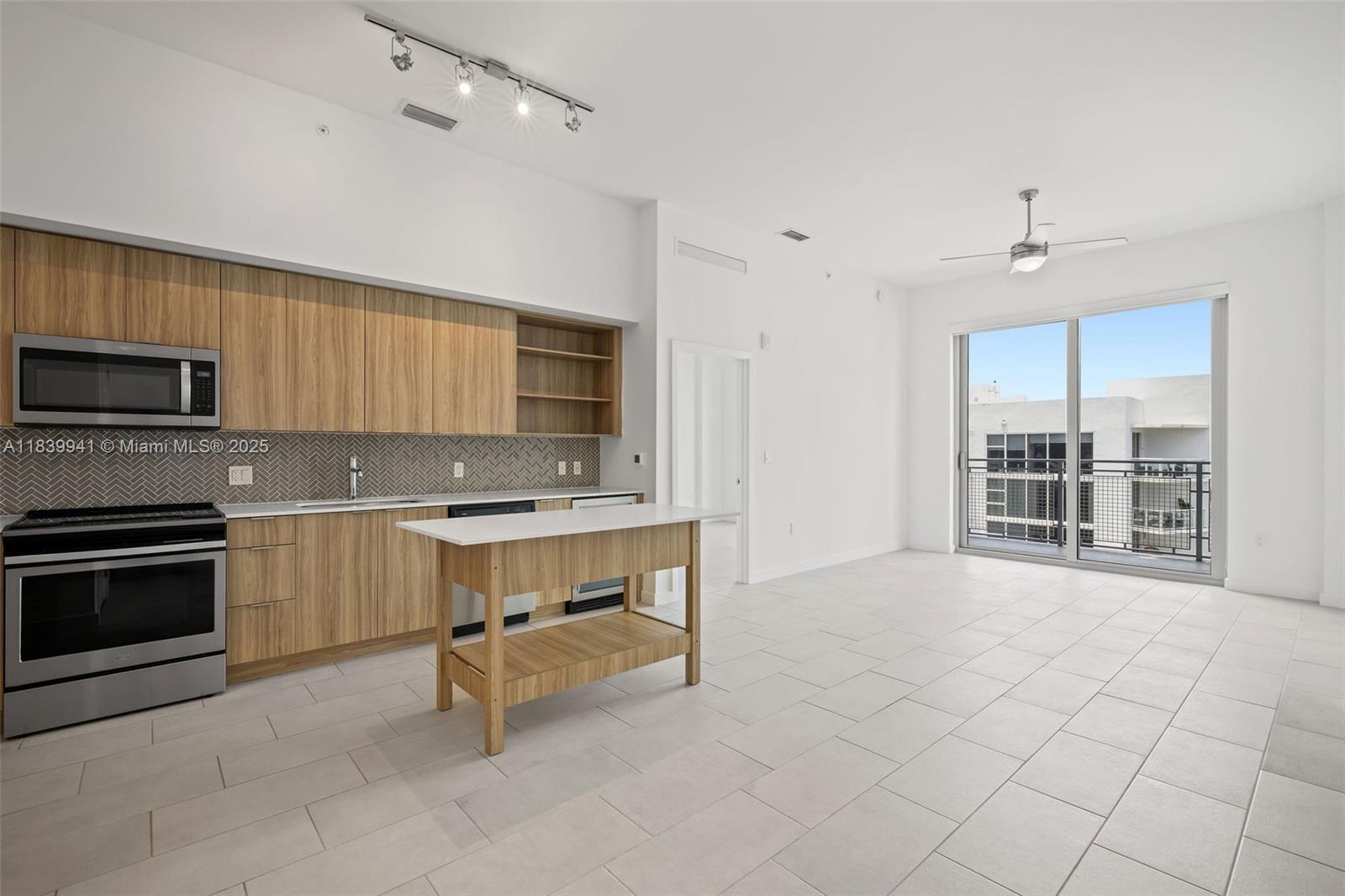 2150 N Bayshore Dr 2705