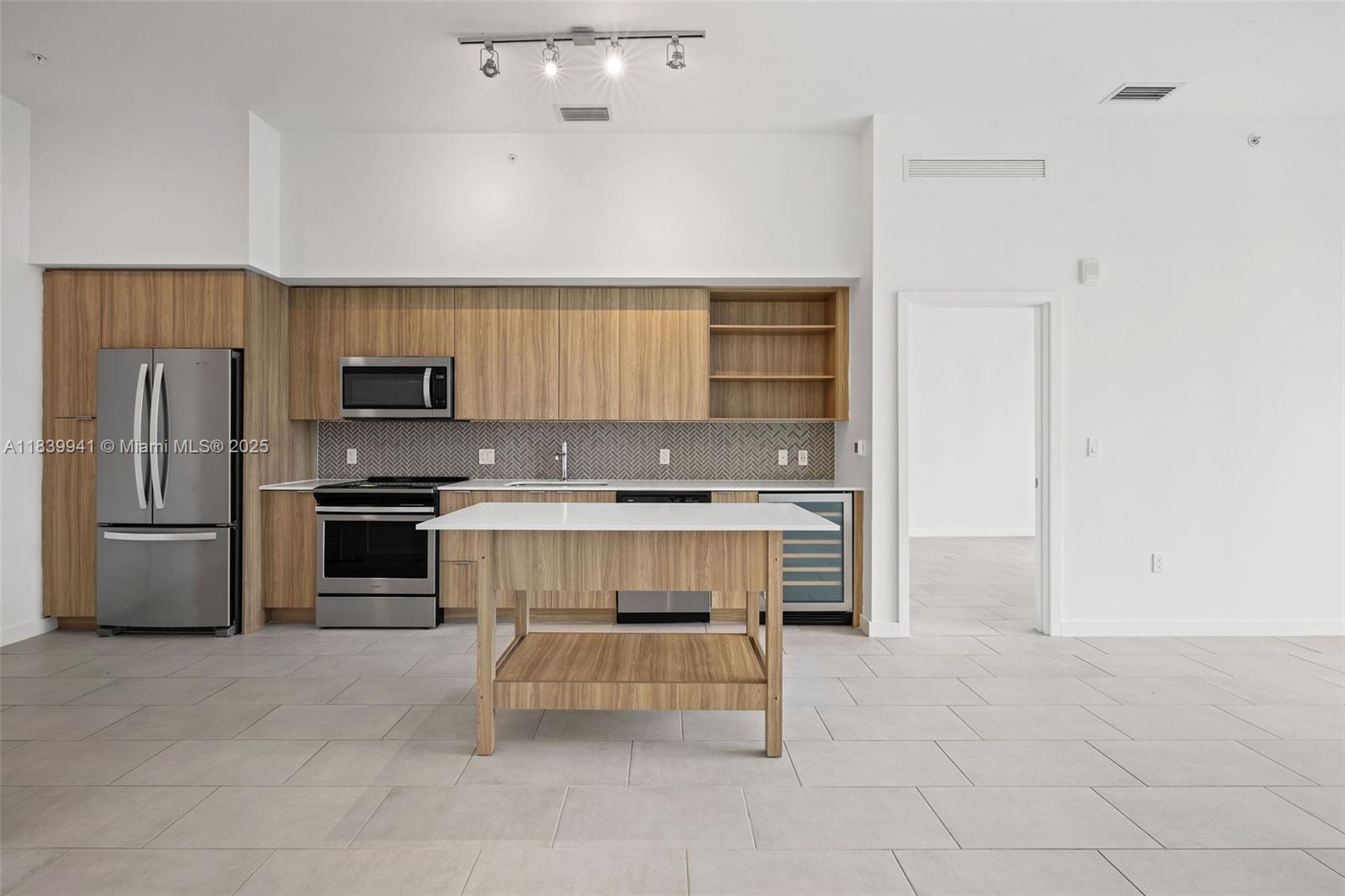 2150 N Bayshore Dr 2705