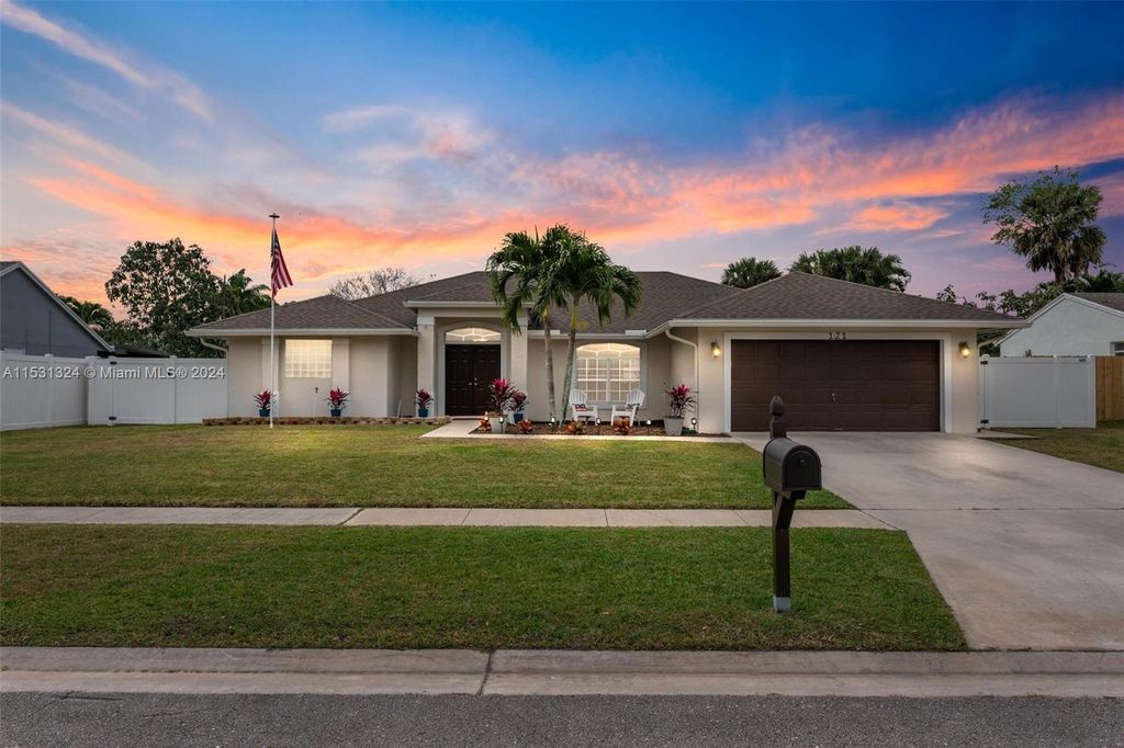 Photo of 121 Sherwood Dr, Royal Palm Beach, FL 33411 (MLS # A11531324)