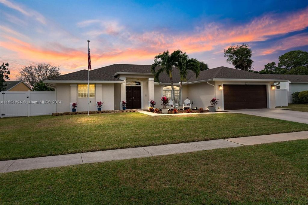Photo of 121 Sherwood Dr, Royal Palm Beach, FL 33411 (MLS # A11531324)