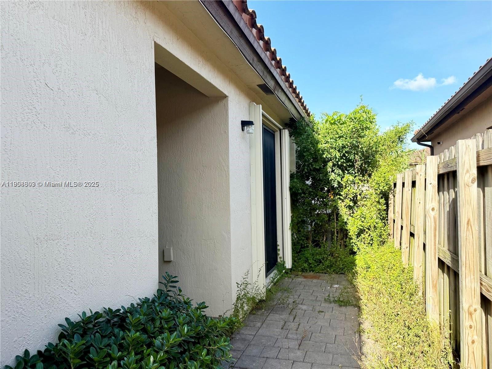 BAYWINDS OF DOMINICA AND - Residential Lease