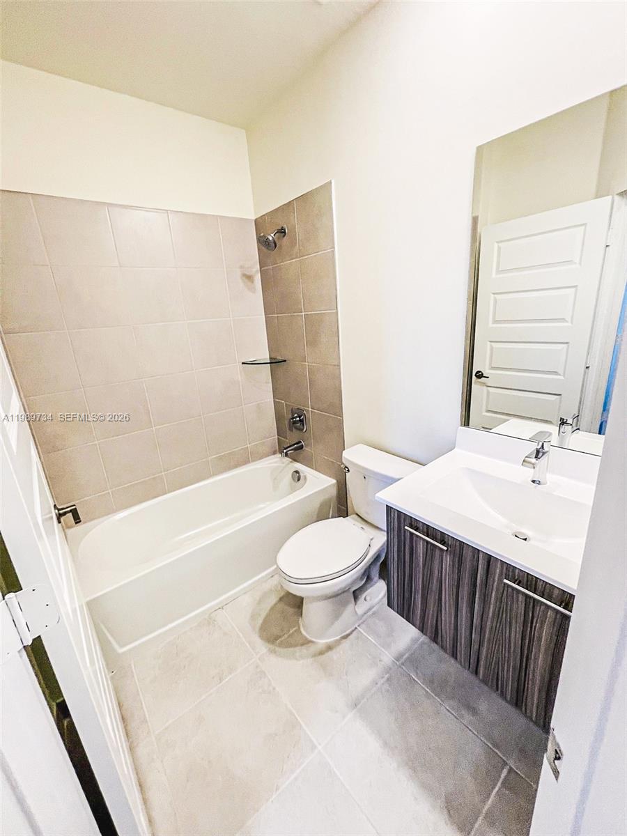 LANDMARK AT DORAL - Residential Lease