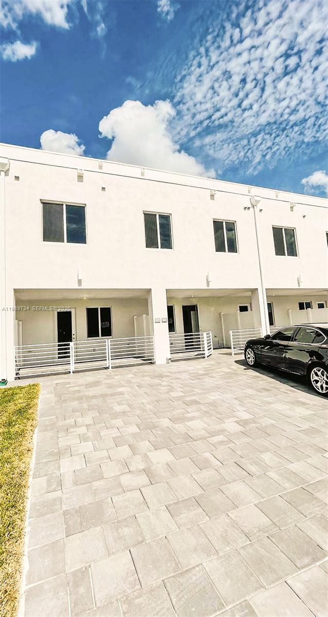 LANDMARK AT DORAL - Residential Lease