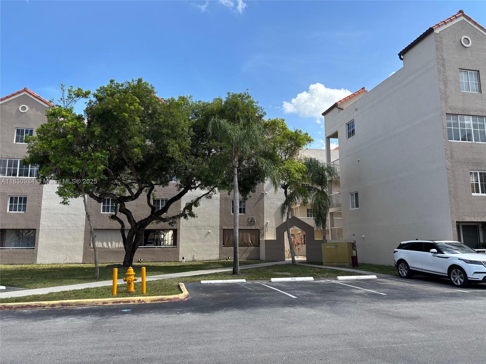 SPACIOUS, 2 STORY CONDO. BEDROOMS ON SECOND FLOOR. STAILESS STEEL APPLIANCES, WASHER AND DRYER IN UNIT. ENCLOSED PATIO AREA. DOWNSTAIRS LIVING AREAS LAMINATE AND UPSTAIRS BEDROOMS CARPET. GATED COMMUNITY WITH GATED ENTRY.