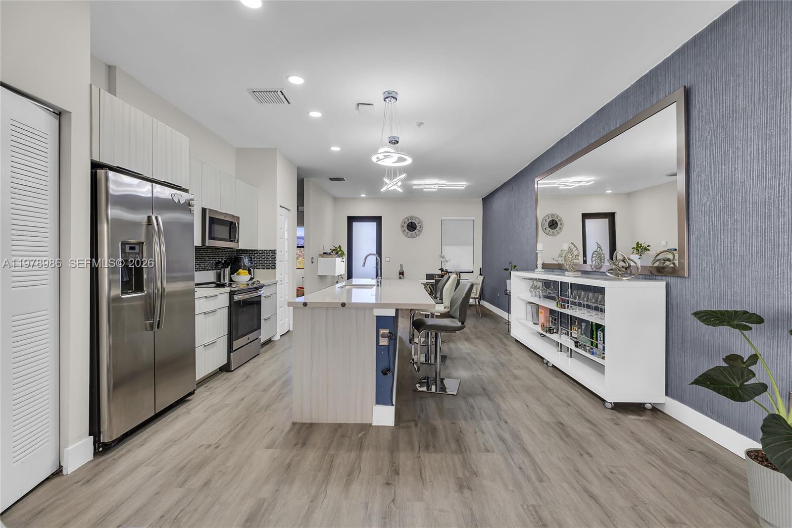 APEX AT PARK CENTRAL COND - Residential