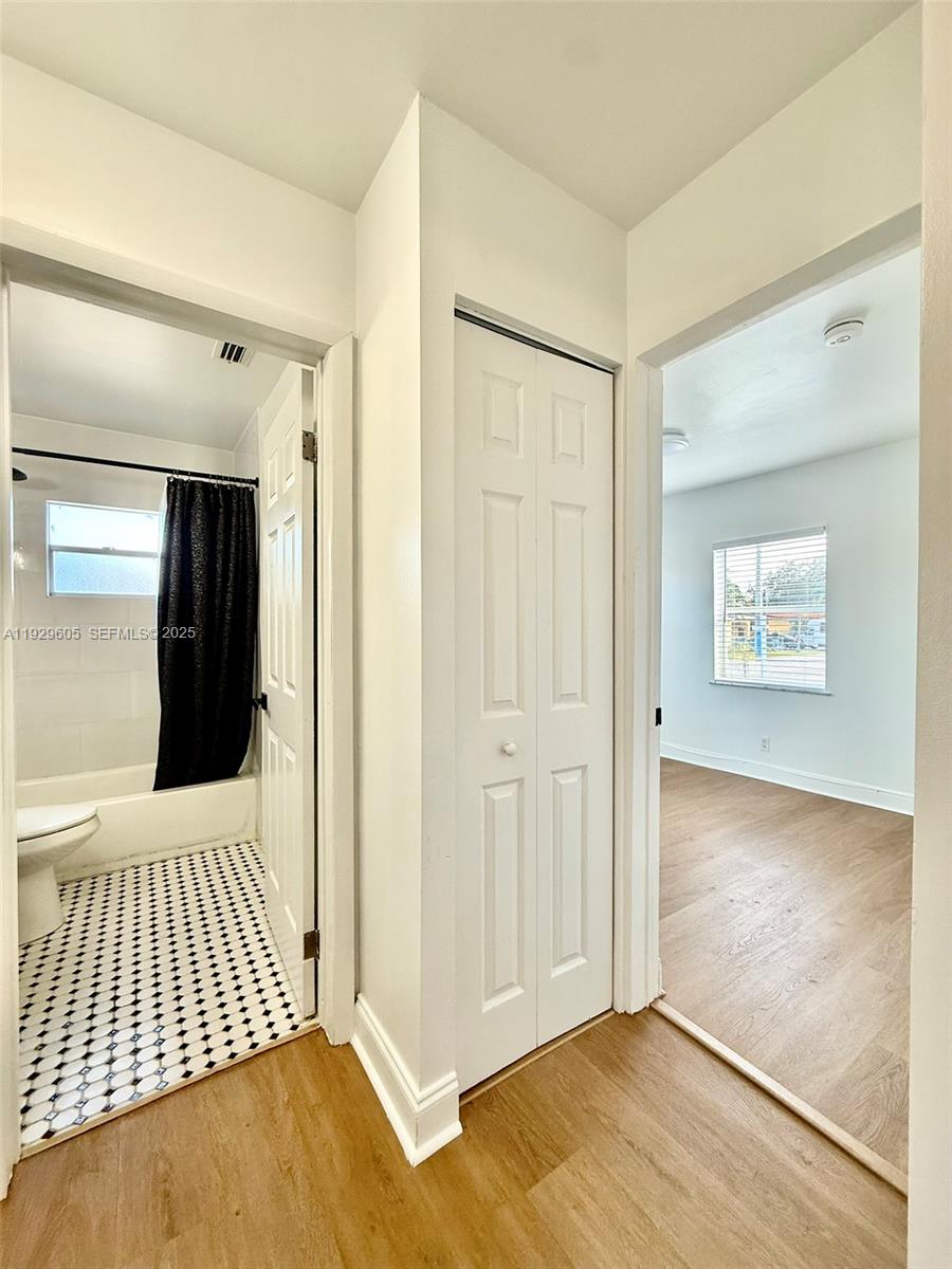 HOLLYWOOD PARK - Residential Lease