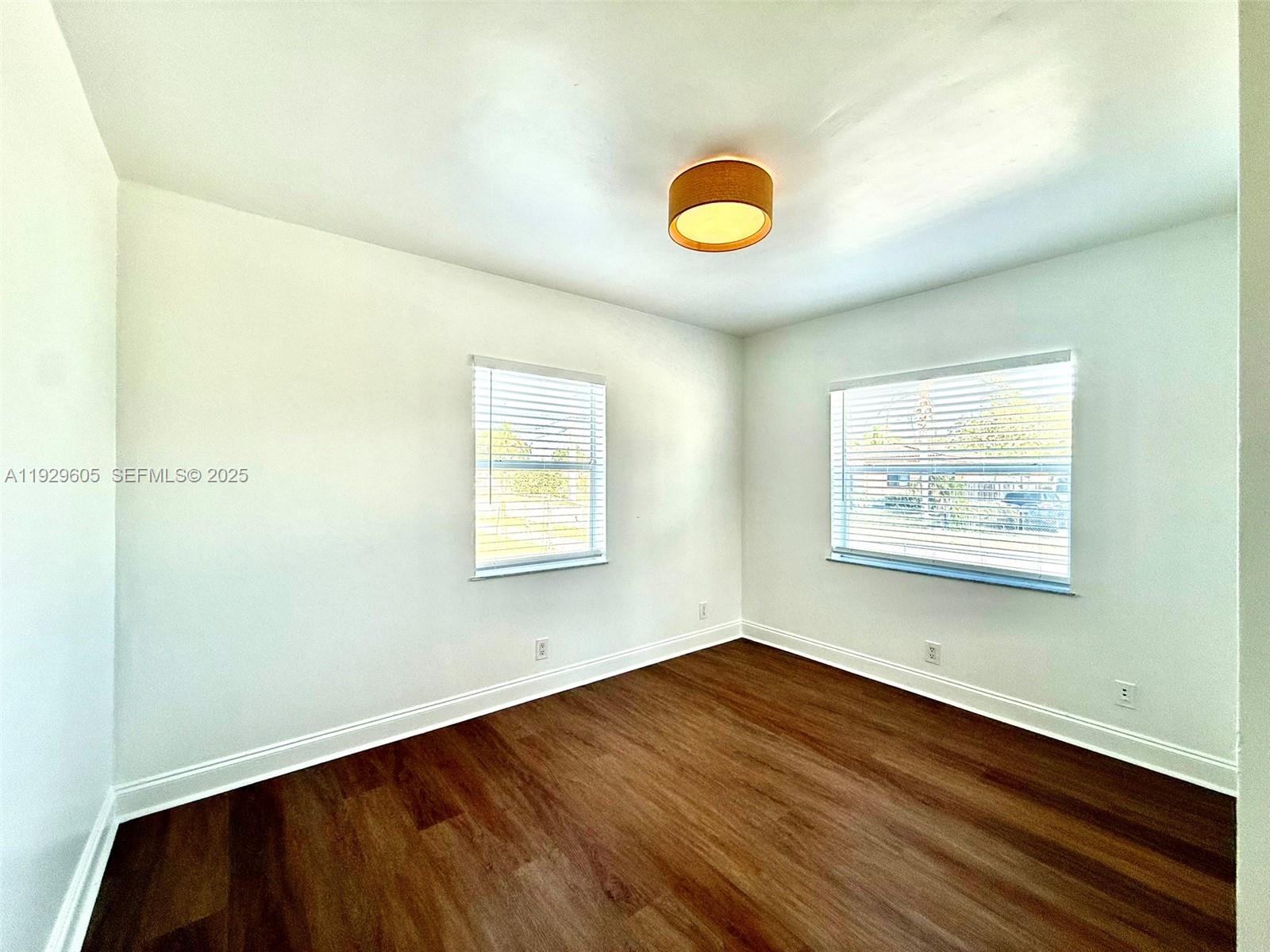 HOLLYWOOD PARK - Residential Lease