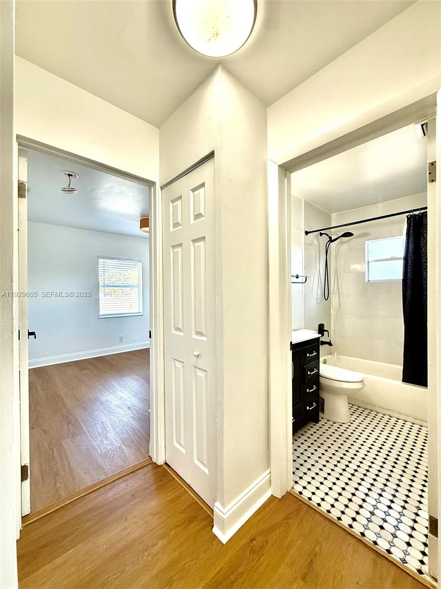 HOLLYWOOD PARK - Residential Lease