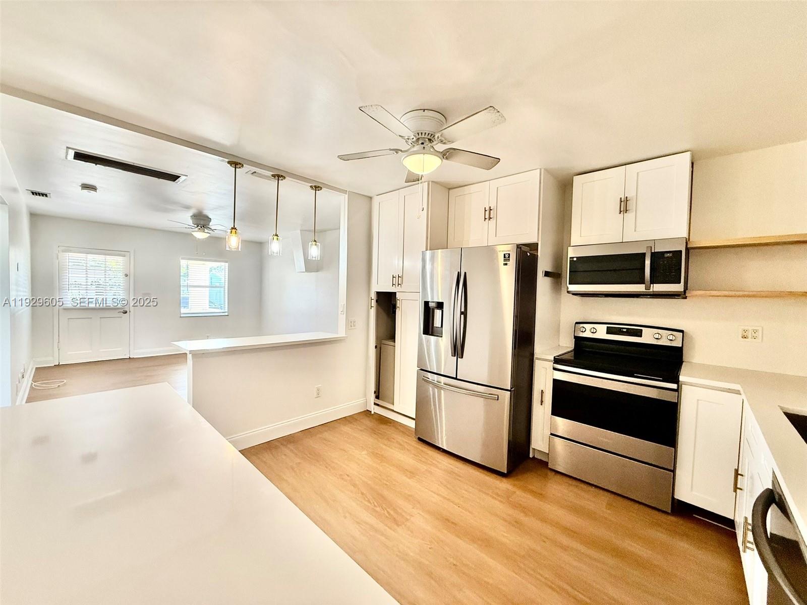 HOLLYWOOD PARK - Residential Lease