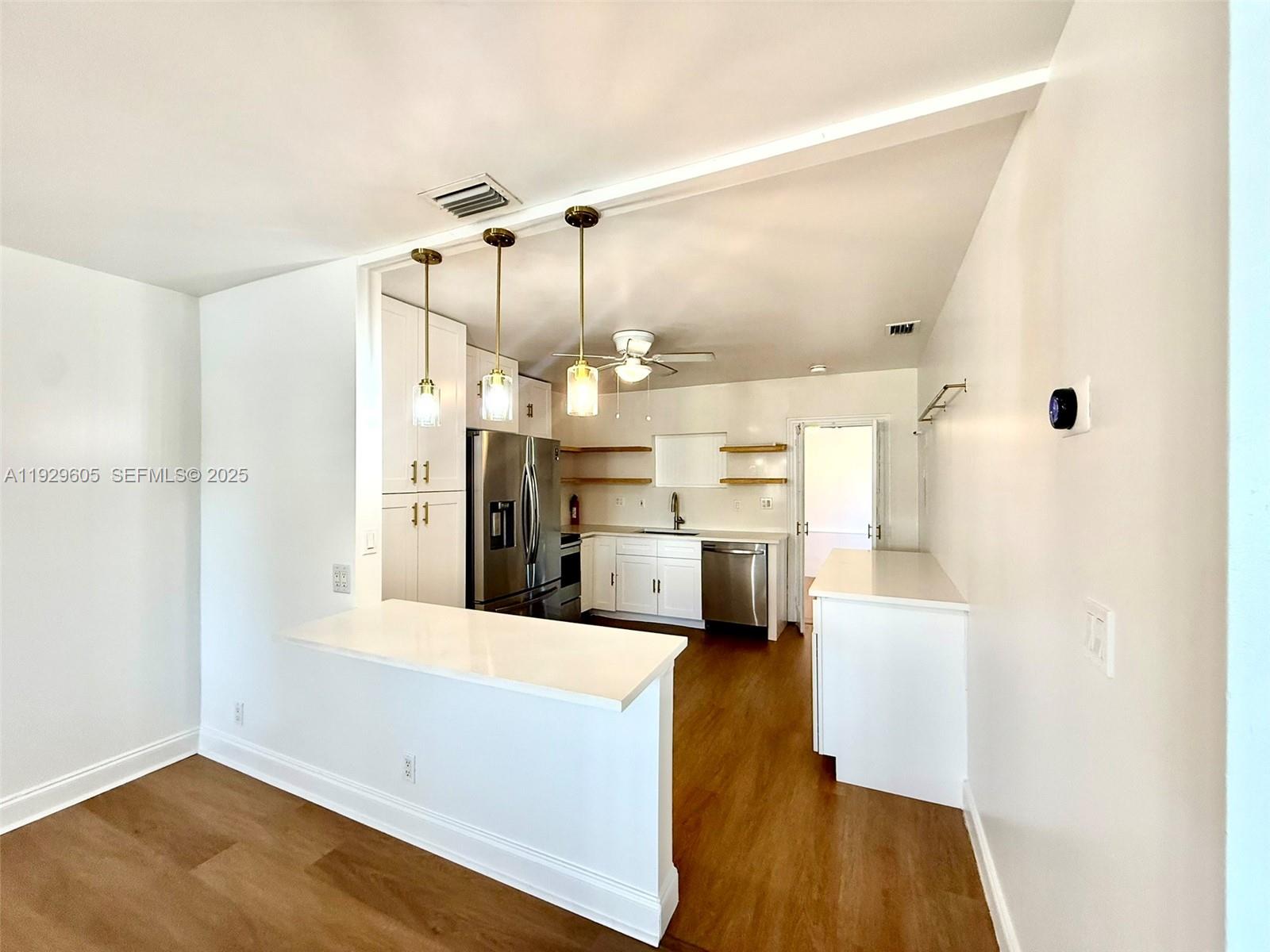 HOLLYWOOD PARK - Residential Lease